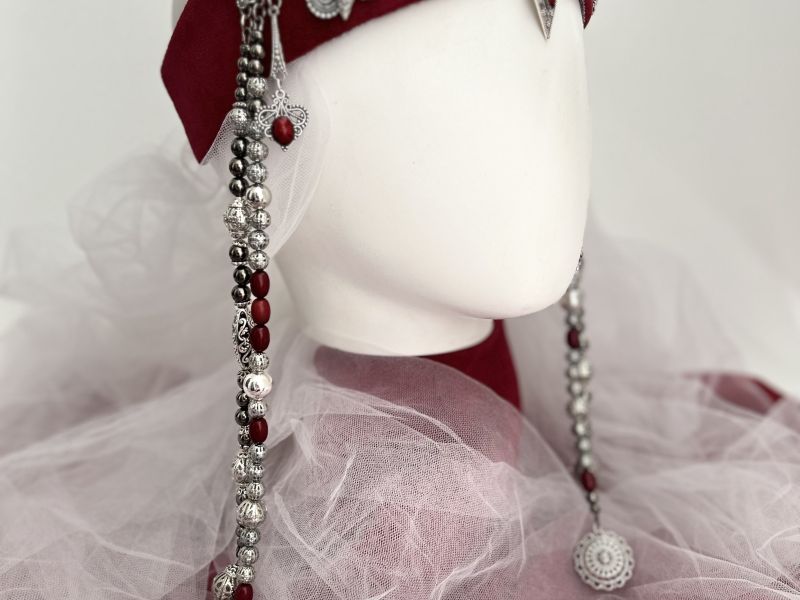 Traditional headpiece “Parandzem”