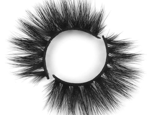 Style in Lily lashes