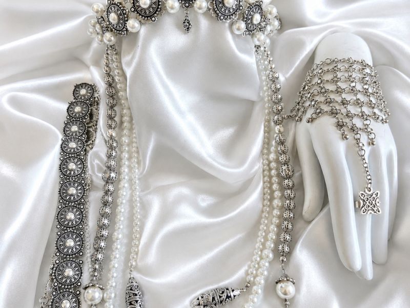 A set of Armenian jewellery  (bijuteria)