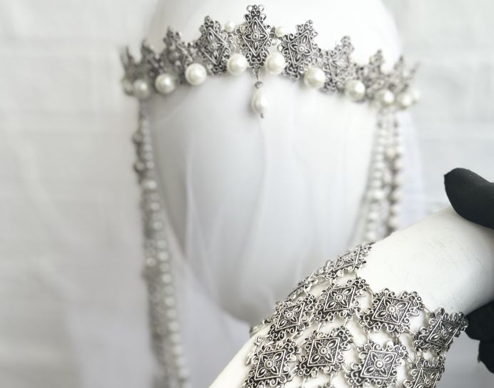 Headpiece” Lusabac”