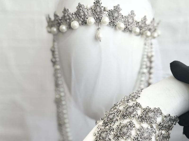 Headpiece” Lusabac”