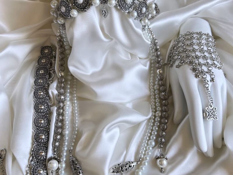 A set of Armenian jewellery  (bijuteria)