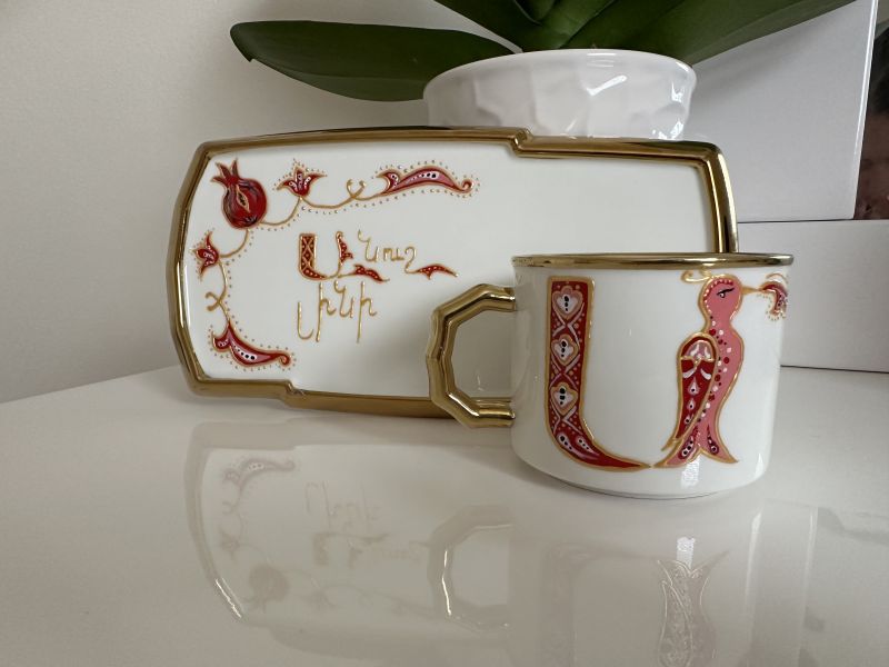 Ձեռքի աշխատանք կերամիկայի վրա։