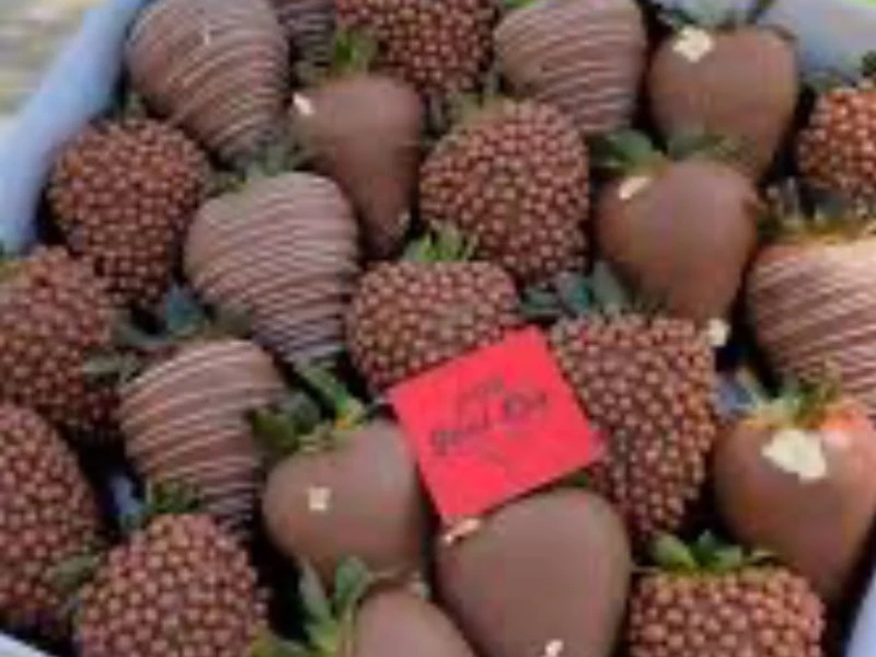 Delicious strawberry’s cover up with chocolates