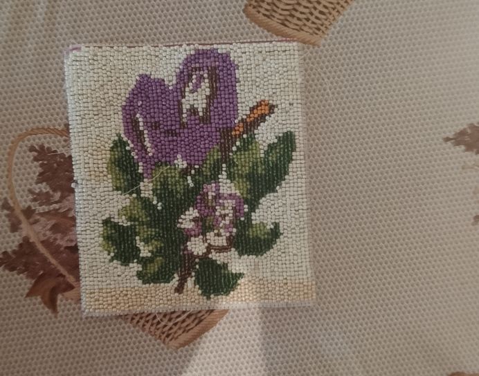 Ձեռագործ ասեղնագործություն, ուլունքագործություն