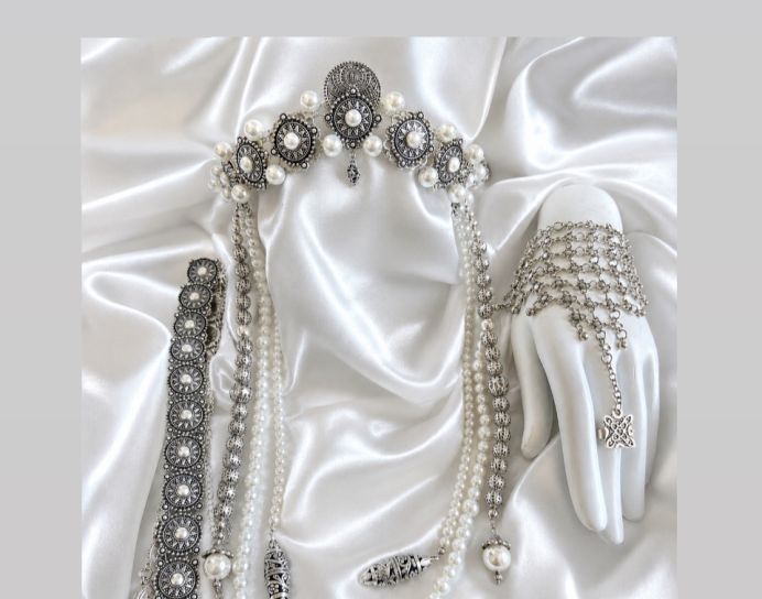 A set of Armenian jewellery  (bijuteria)