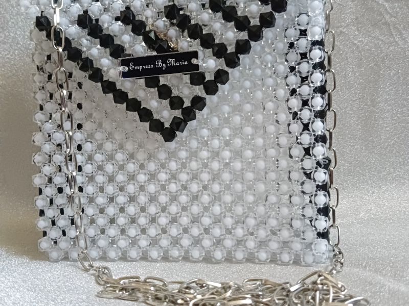 Սպիտակ ուլունքներով պայուսակ 