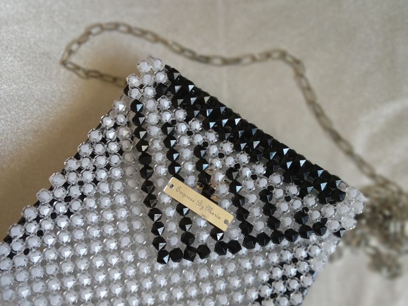 Սպիտակ ուլունքներով պայուսակ 