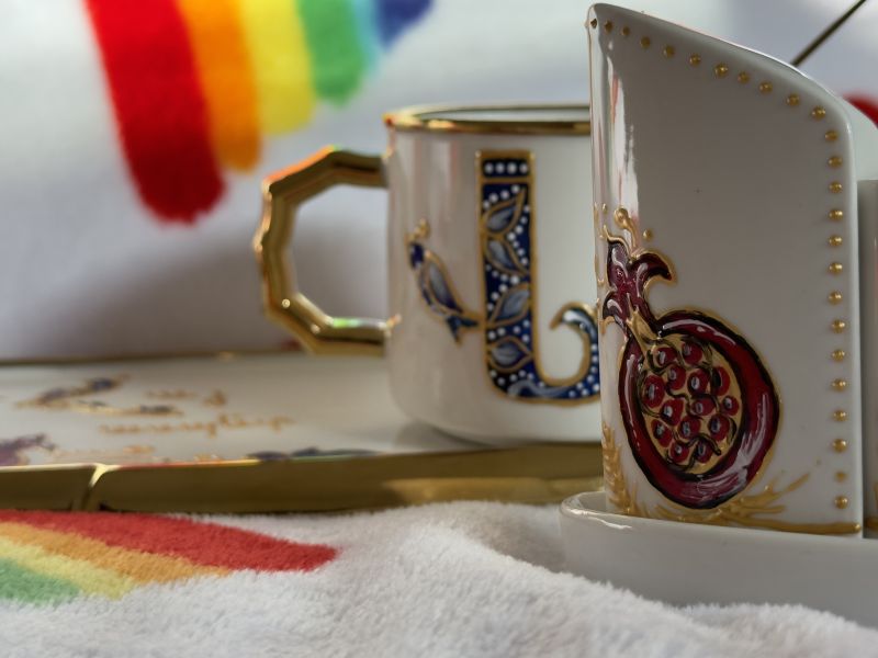 Ձեռքի աշխատանք կերամիկայի վրա։