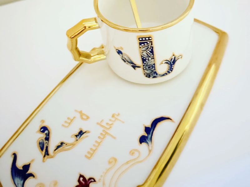 Ձեռքի աշխատանք կերամիկայի վրա։