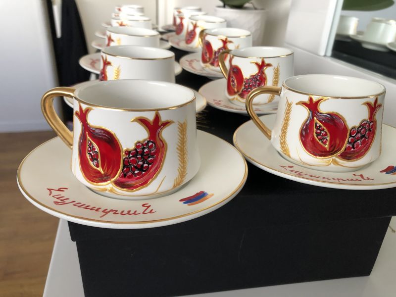 Ձեռքի աշխատանք կերամիկայի վրա։