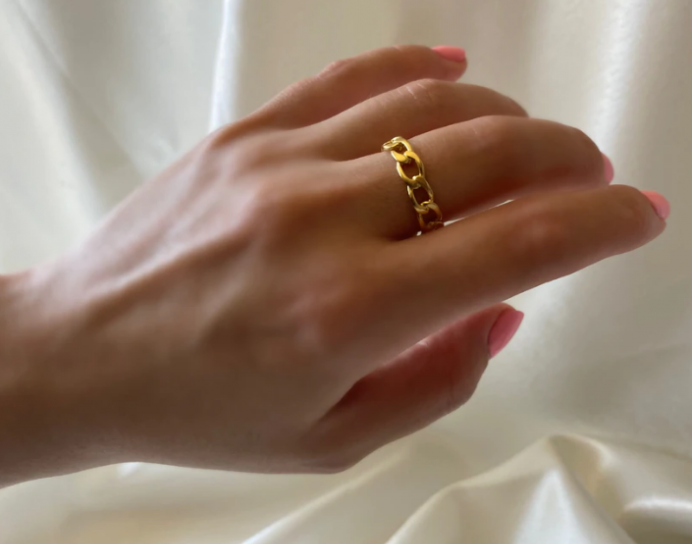 The Lia Ring