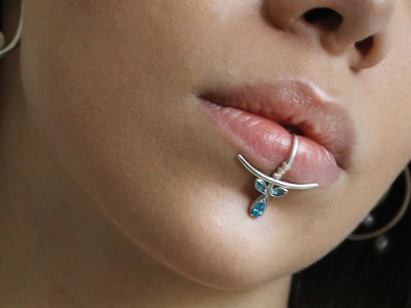 NO PIERCING REQUIRED Silver Fake Lip Ring
