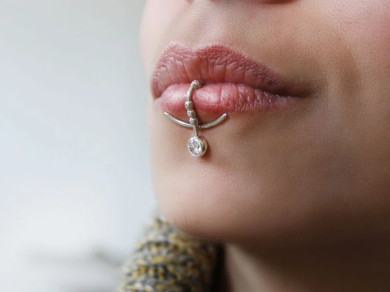 NO PIERCING REQUIRED Silver Fake Lip Ring