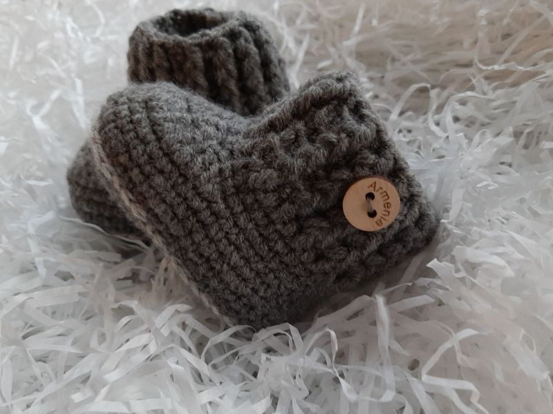 Baby crochet shoes