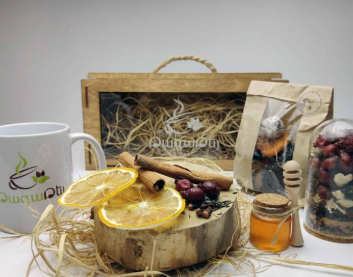 Gift Box with Dried Fruits