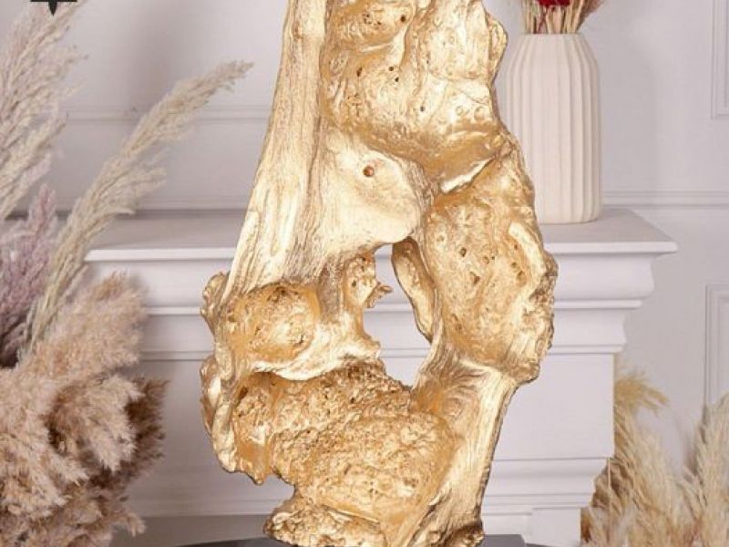 Luxurious Gold-Dusted Wood Decor