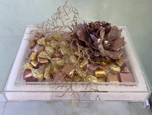 Chocolate Gift Box with Crystals Կոմպոզիցիա