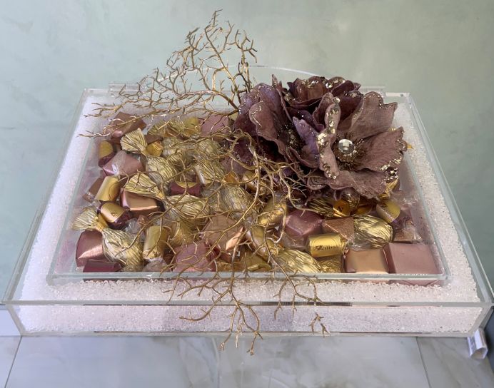 Chocolate Gift Box with Crystals Կոմպոզիցիա