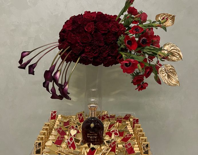 Beautiful Wedding Arrangement with Chocolates & Flowers