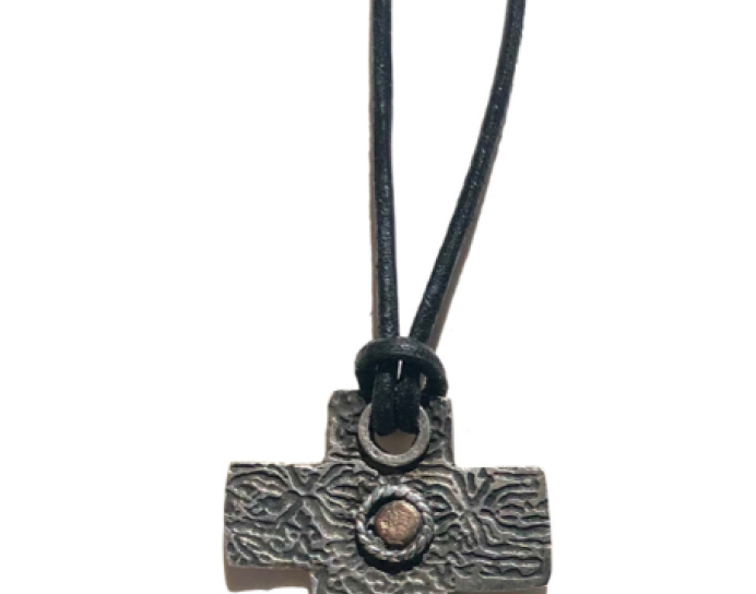 'Garni Carved Cross' Necklace