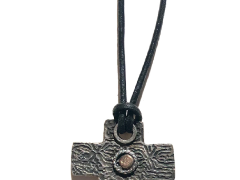 'Garni Carved Cross' Necklace