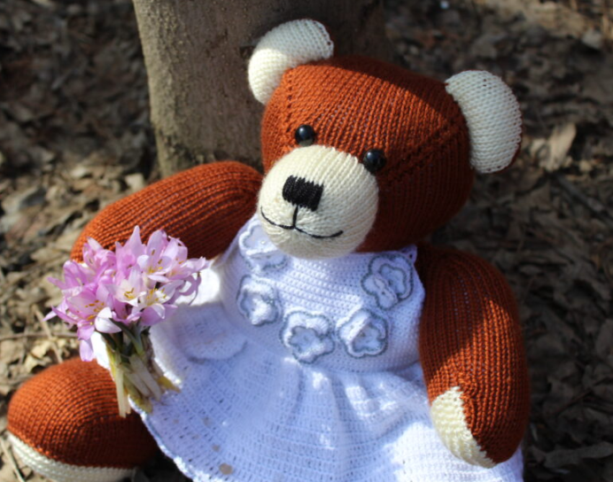 Berd Bears bridal, with crocheted white dress & flowers