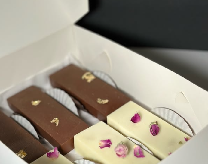 Dubai Chocolate Box - 3 Milk 3 White (Each $10)