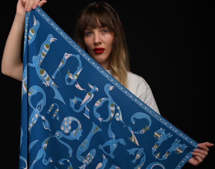 Նուարդի հայկական զարդանախշերով մետաքսե շարֆեր