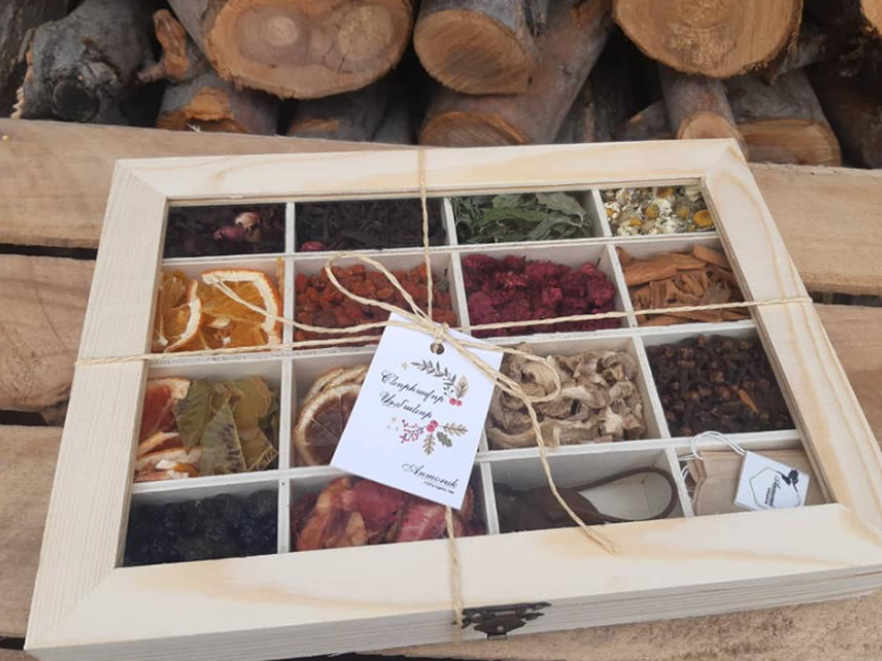 Բուսական թեյեր , մրգերի և բնական համեմունքների համադրությամբ։