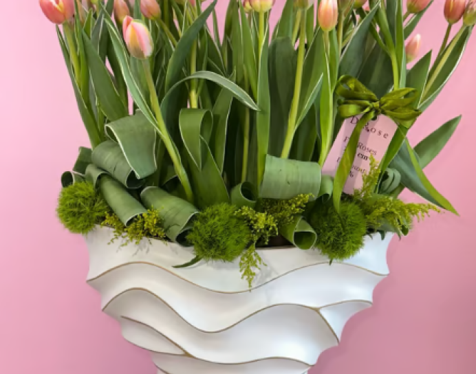 Arrangement with tulips