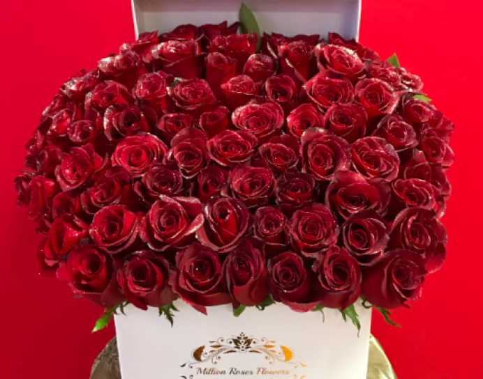 WHITE ROSES IN SQUARE BOX