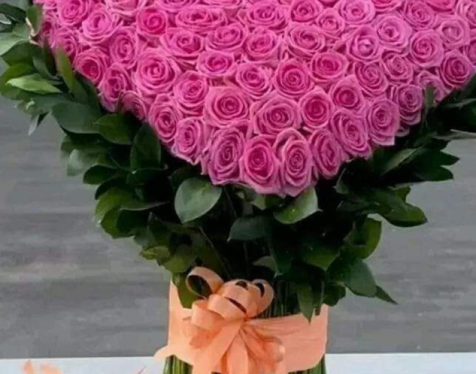 Arrangement of 200 roses
