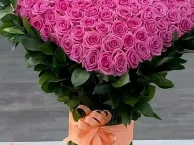 Arrangement of 200 roses