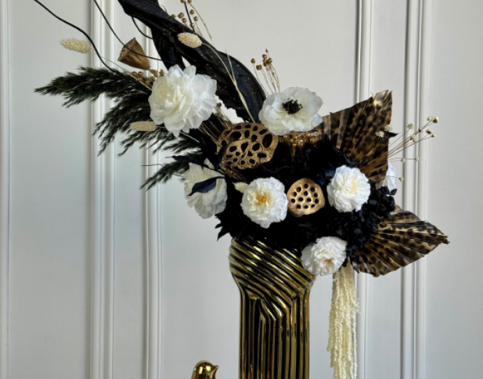 Savannah Noir Preserved Flower Art Object