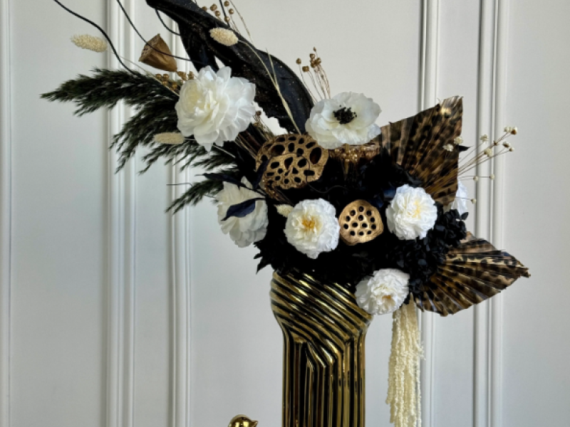 Savannah Noir Preserved Flower Art Object