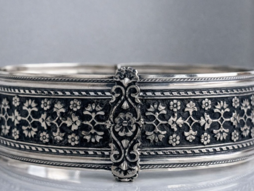 Արծաթյա թևնոց