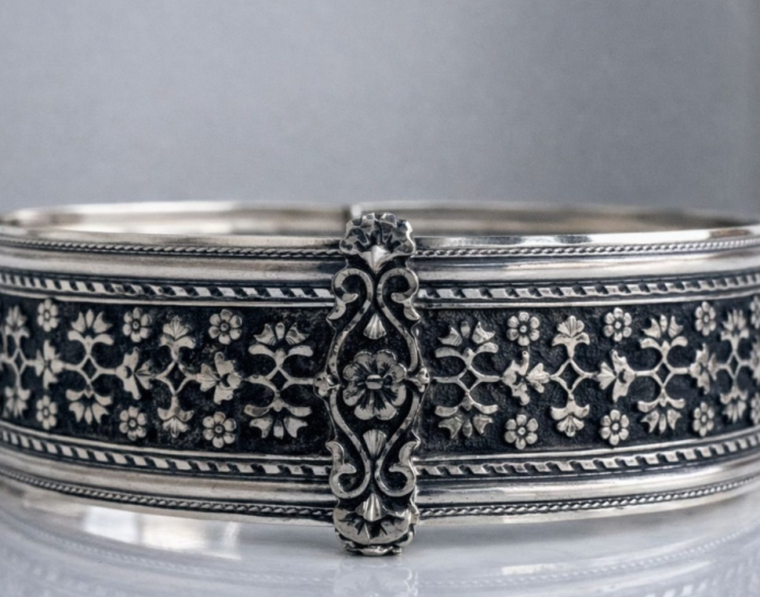 Արծաթյա թևնոց