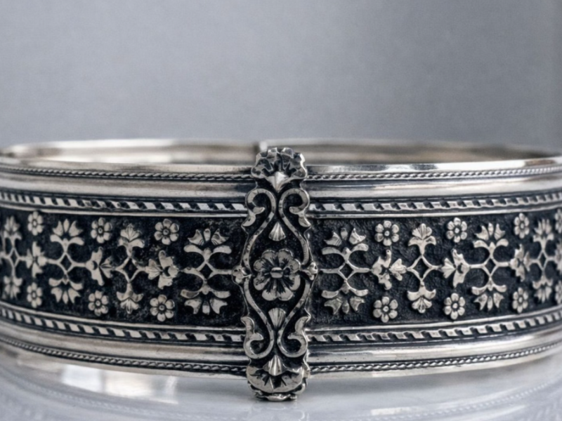 Արծաթյա թևնոց