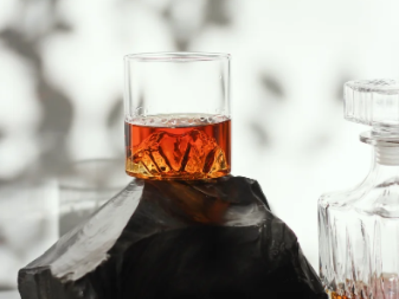 Mountain Glass —The Legend of Syunik